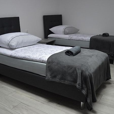 Hostel Adabet Kepno Buitenkant foto