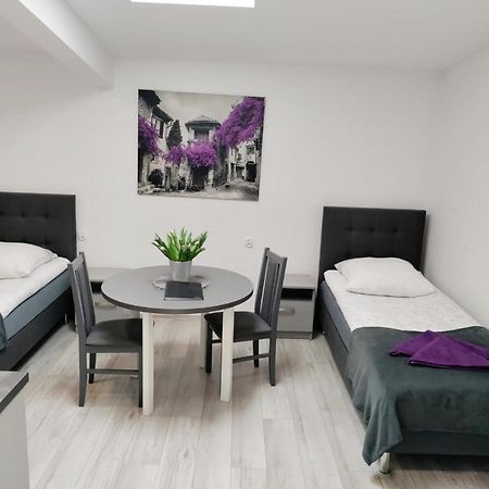Hostel Adabet Kepno Buitenkant foto