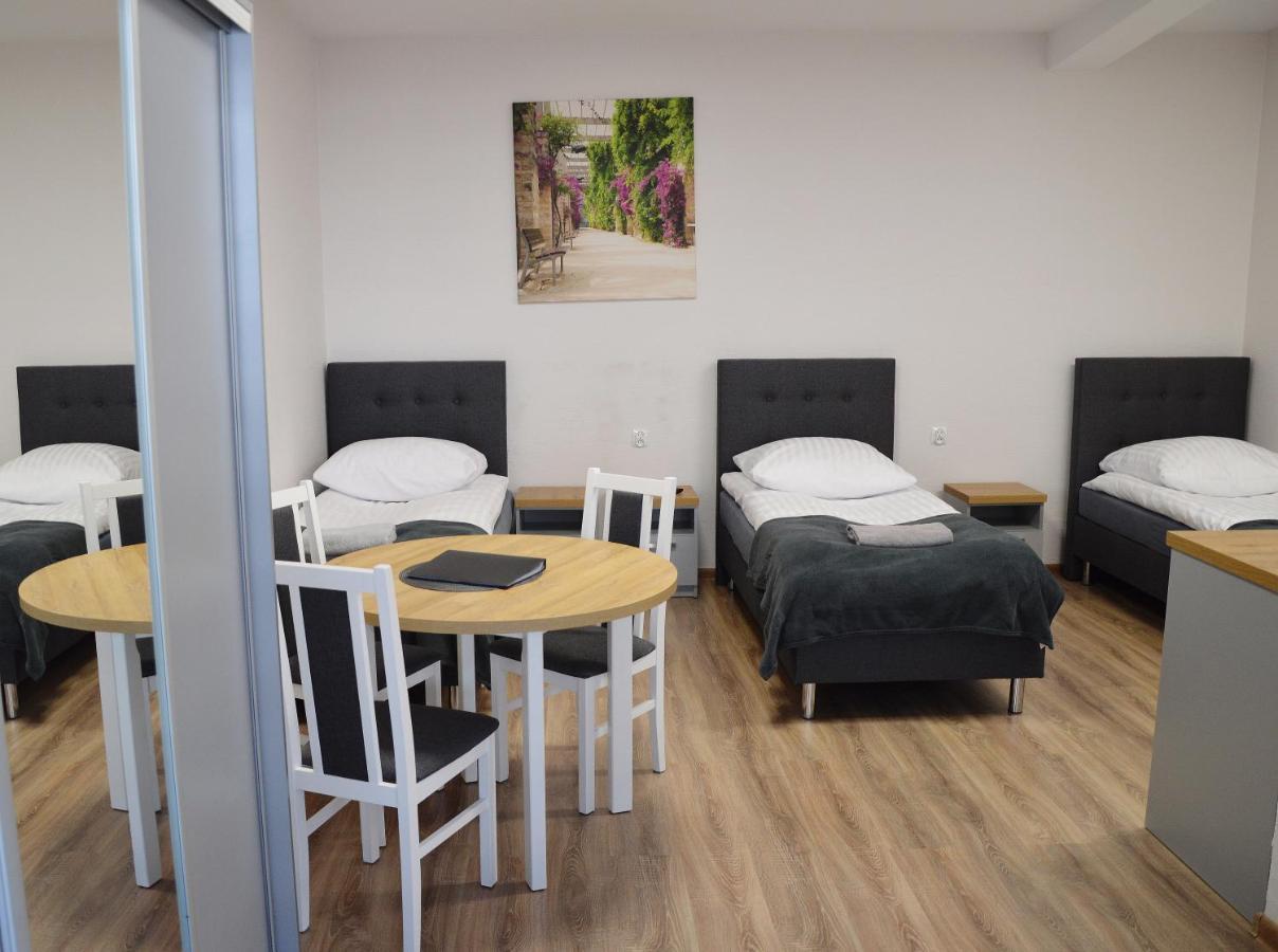Hostel Adabet Kepno Buitenkant foto