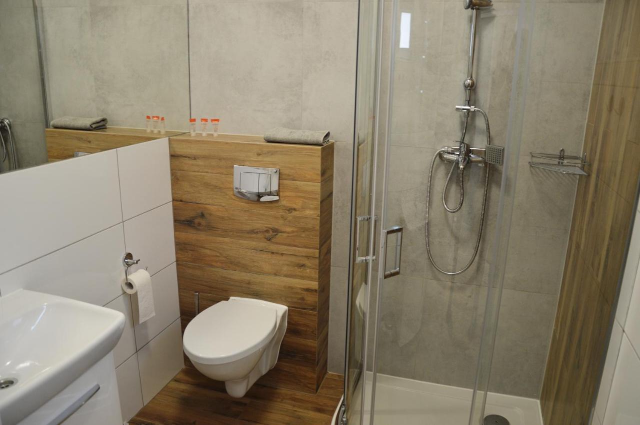 Hostel Adabet Kepno Buitenkant foto