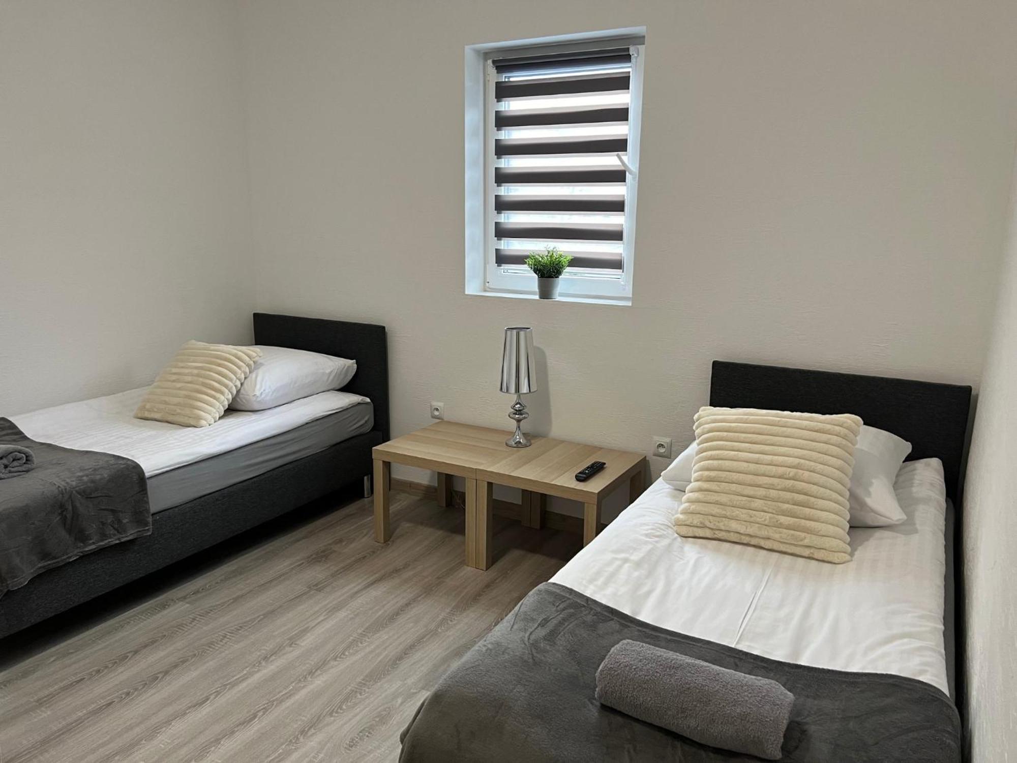 Hostel Adabet Kepno Buitenkant foto