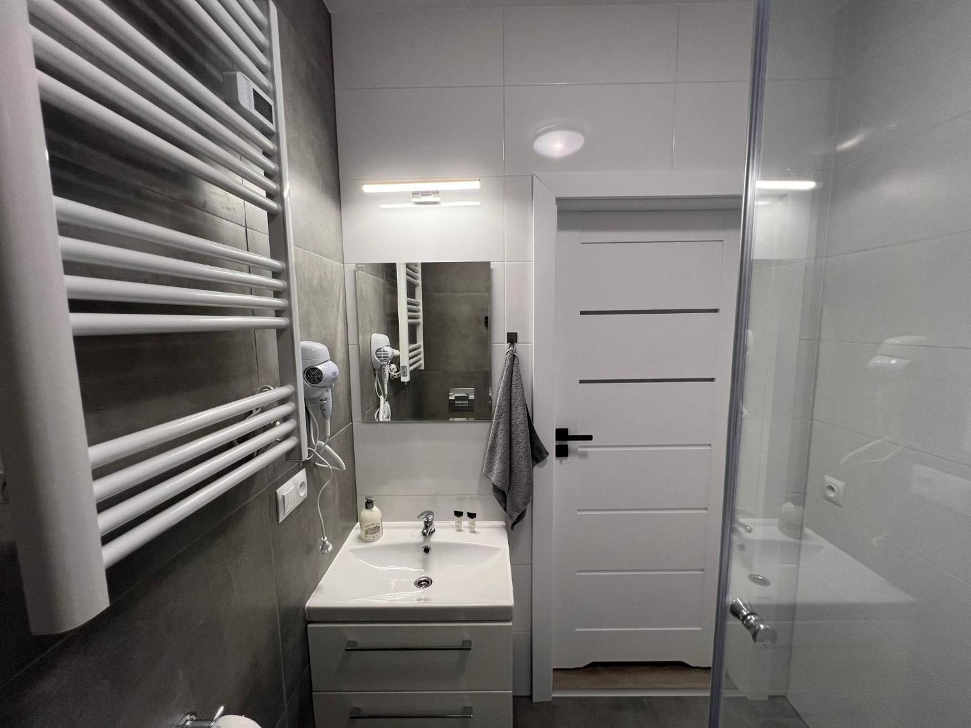 Hostel Adabet Kepno Buitenkant foto